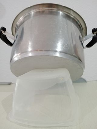 ,.OLLA AMC.DIAMETRO 28 C. ALTA 15 CM. CABEN 6 L.