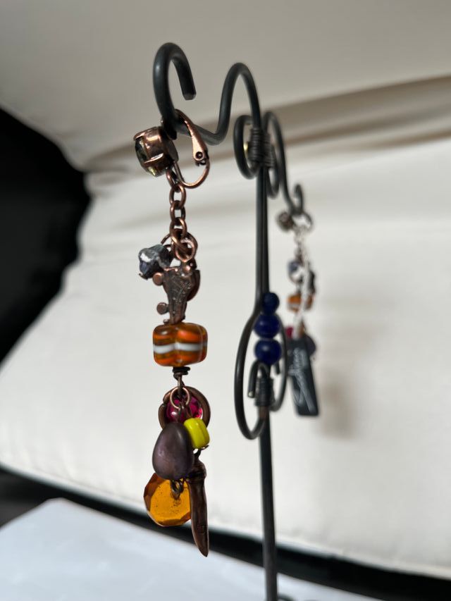 Orecchini pendenti Radà a clip lunghezza 9 cm.