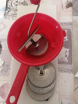 Passaverdure rosso con 3 dischetti