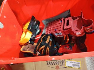 baule rosso con giochi vari tutto compreso