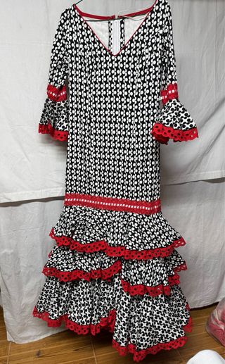 Traje gitana lunares rojo-negro. Talla 42. 