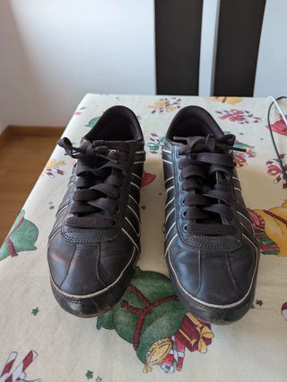 Zapatos Levis marrones. Talla 42