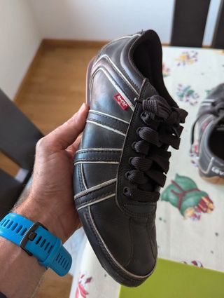 Zapatos Levis marrones. Talla 42