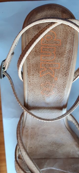 Sandalias tacón piel beige