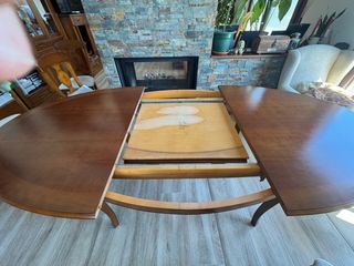 Mesa y sillas de comedor