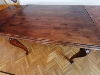 Mesa de comedor antigua con tres sillas Tonnet