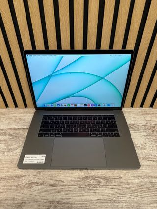 MacBook Pro 15" 2016 i7 16gb 500gb SSD