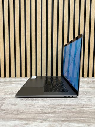 MacBook Pro 15" 2016 i7 16gb 500gb SSD