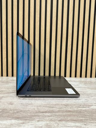 MacBook Pro 15" 2016 i7 16gb 500gb SSD