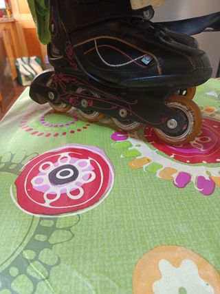 Patines en línea talla 39,5, con bols y como nuevo
