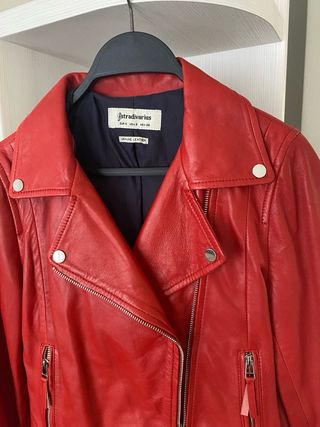 Cazadora piel roja Stradivarius - Talla S