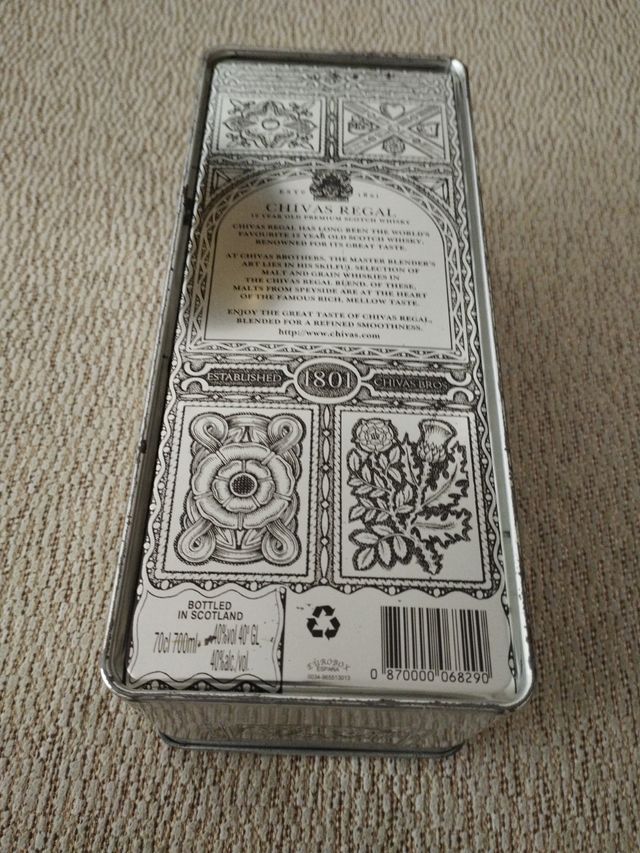 Caja metálica Chivas