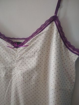 Camisón beige lunares morados