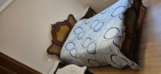 DORMITORIO CLÁSICO CAMA + 2 MESITAS + 1 CÓMODA