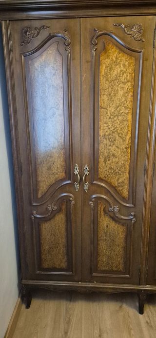 DORMITORIO CLÁSICO CAMA + 2 MESITAS + 1 CÓMODA