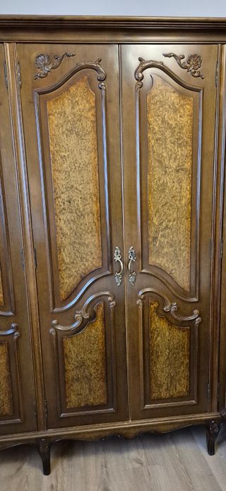 DORMITORIO CLÁSICO CAMA + 2 MESITAS + 1 CÓMODA