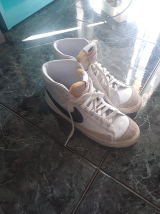 Nike Blazer Mid Vintage - Blancas y Negras