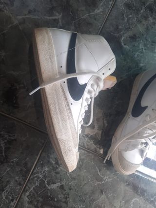 Nike Blazer Mid Vintage - Blancas y Negras
