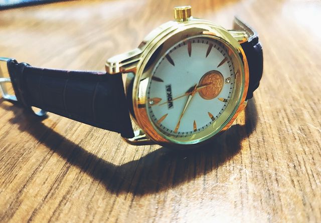 Orologio WOKAI uomo elegante oro