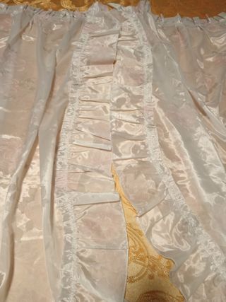 Tende satin beige con mantovana