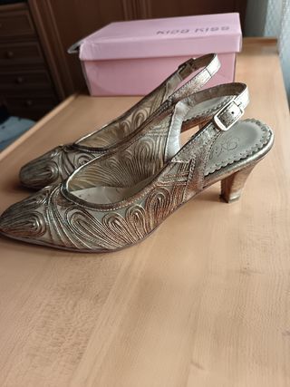 Zapatos dorados Kiss Kiss fiesta