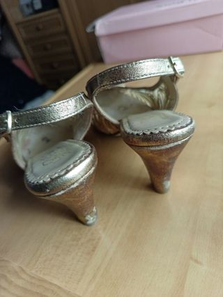 Zapatos dorados Kiss Kiss fiesta