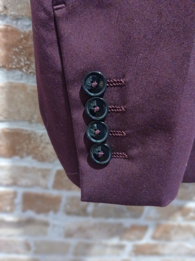 Traje vinotinto boda/graduación