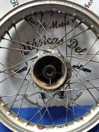 Rueda trasera moto clásica 18 pulgadas