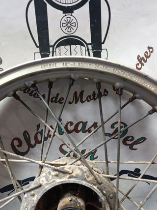 Rueda trasera moto clásica 18 pulgadas