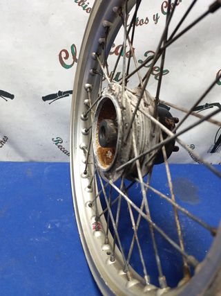 Rueda trasera moto clásica 18 pulgadas