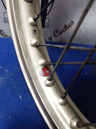 Rueda trasera moto clásica 18 pulgadas