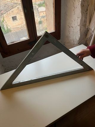 Escuadra metálica grande para albañilería y obra