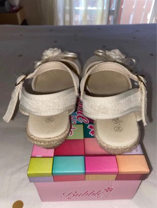 Zapatos niña Bubble Kids beige. Talla 34
