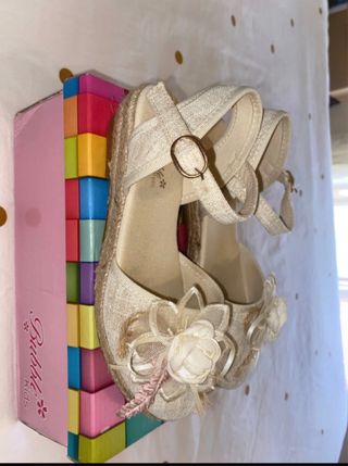Zapatos niña Bubble Kids beige. Talla 34