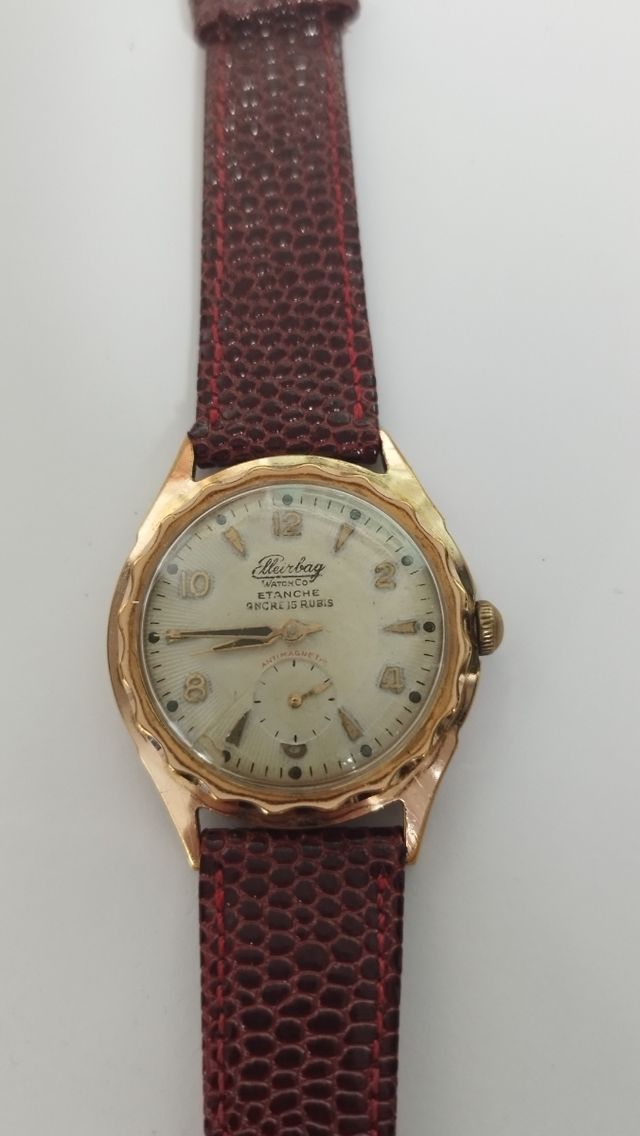 Vintage reloj Elleirbag de cuerda trabajando