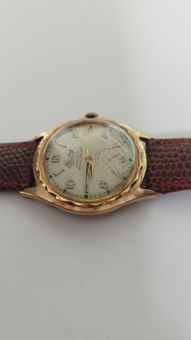 Vintage reloj Elleirbag de cuerda trabajando