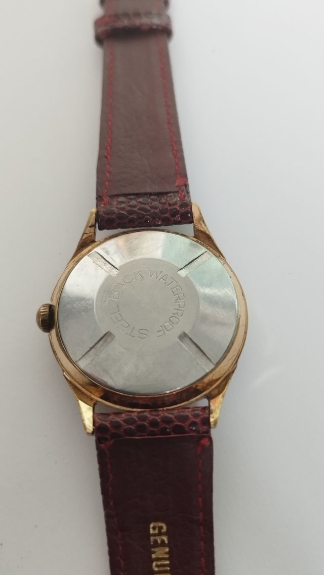 Vintage reloj Elleirbag de cuerda trabajando