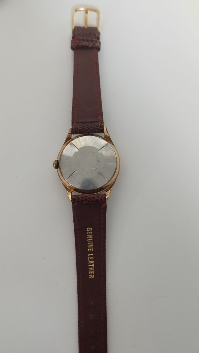 Vintage reloj Elleirbag de cuerda trabajando