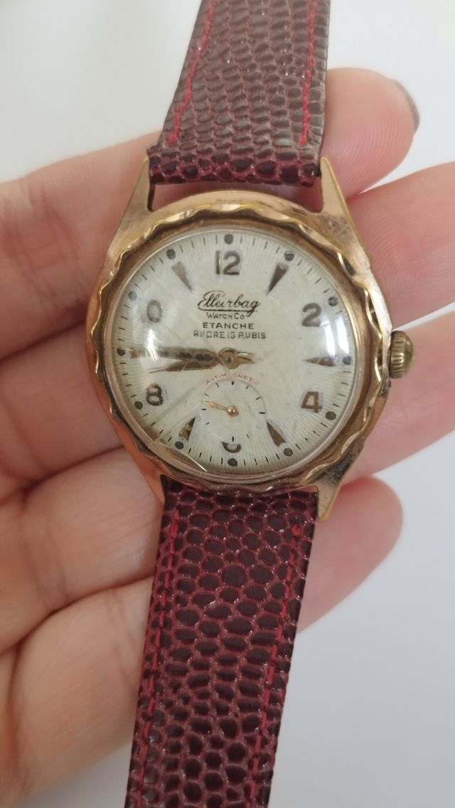 Vintage reloj Elleirbag de cuerda trabajando