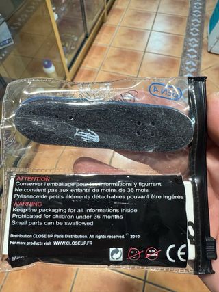 Finger skate