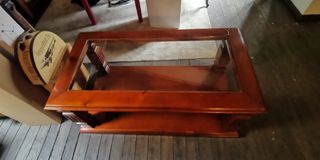 MESA DE CENTRO DE MADERA Y CRISTAL