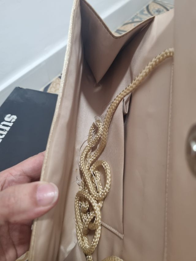 Zapatos salón beige fiesta y bolso a juego