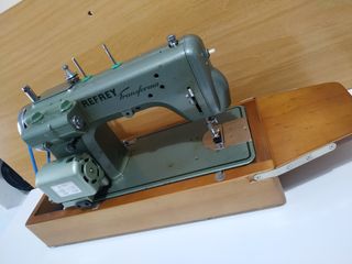 Máquina coser Refrey Transforma 427