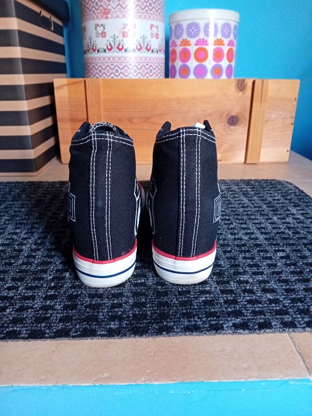 Zapatillas estilo Converse pintadas a mano UNICAS!