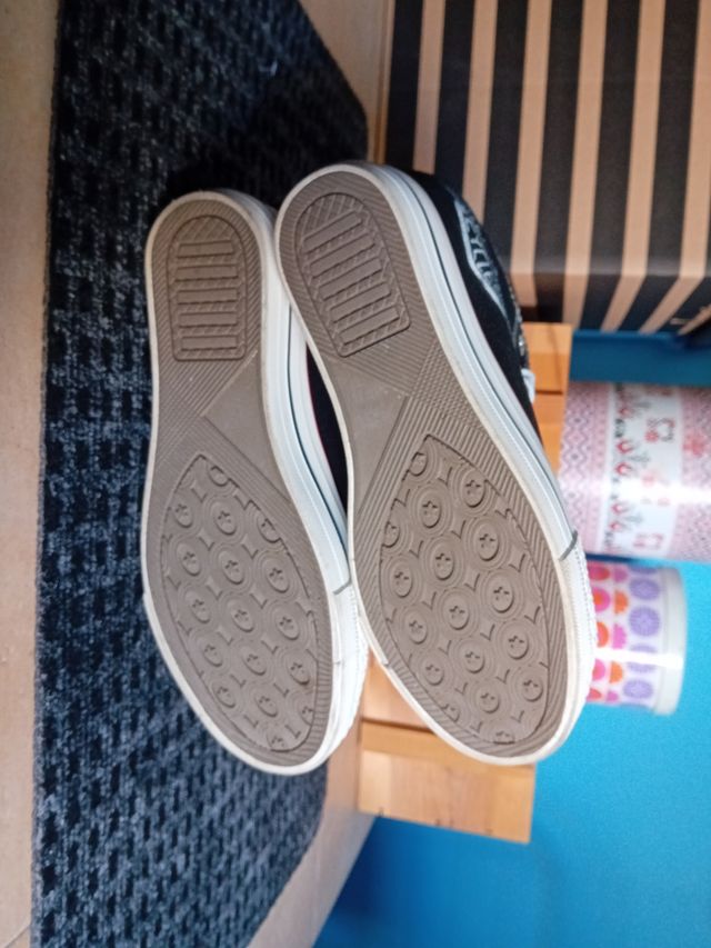 Zapatillas estilo Converse pintadas a mano UNICAS!