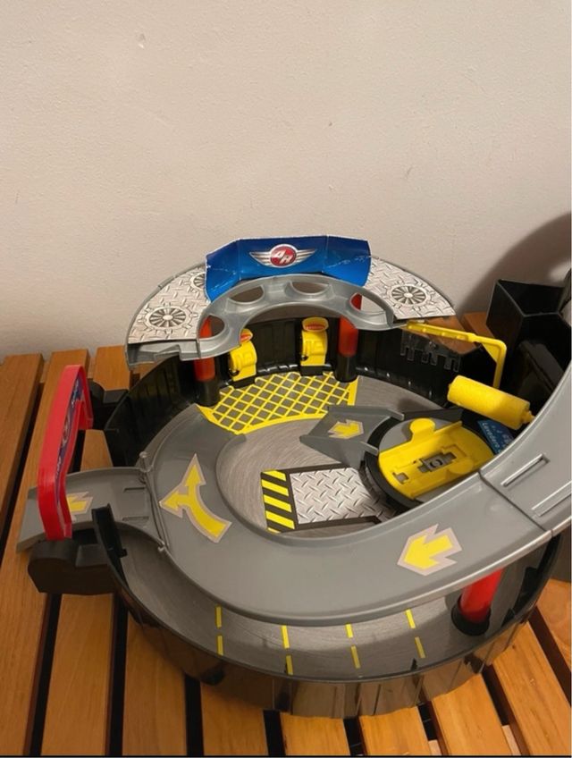 Estacionamento de malas para crianças