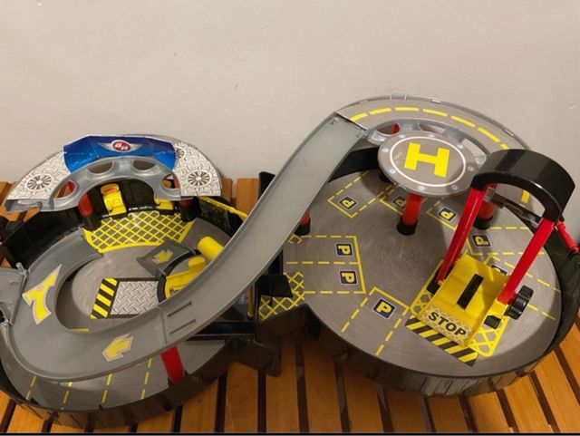 Estacionamento de malas para crianças