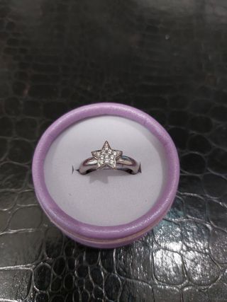 Anillo oro blanco y diamantes.