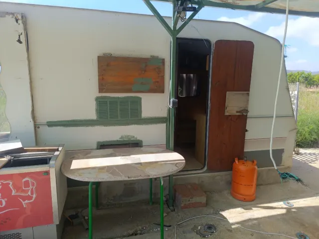 Campo en Picassent casita de apeos . 10.150 m2