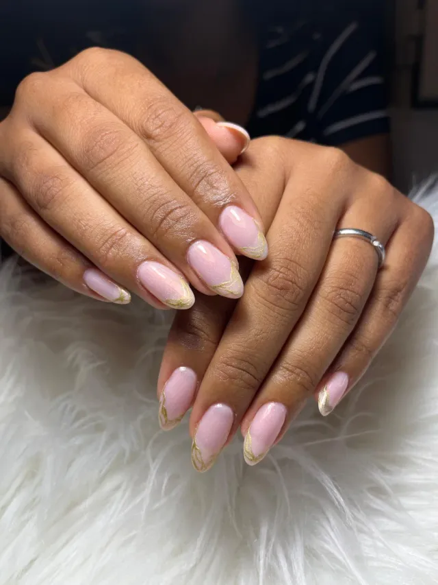 Servicios de uñas a domicilio    8:00am 2:00pm